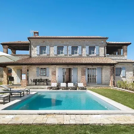 Rustic Caltha With A Pool Villa