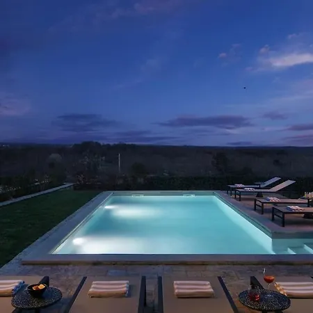 Rustic Caltha With A Pool Sveti Lovreč Pazenatički