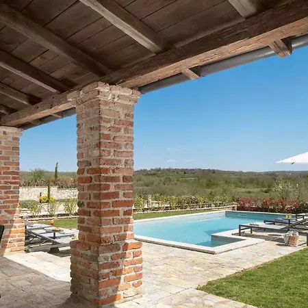 Rustic Caltha With A Pool Willa Sveti Lovreč Pazenatički