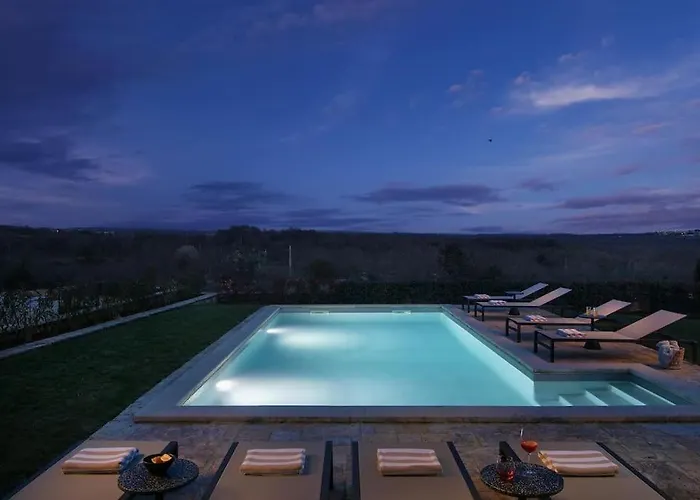 Rustic Caltha With A Pool Sveti Lovreč Pazenatički